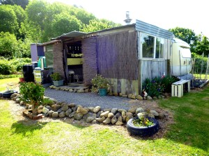 life's-too-short-I-live-in-the-now-says-melissa-she-lives-the-simple-life-at-new-zealand's-tokomaru-bay-and-loves-it-theflyingtortoise-001-1